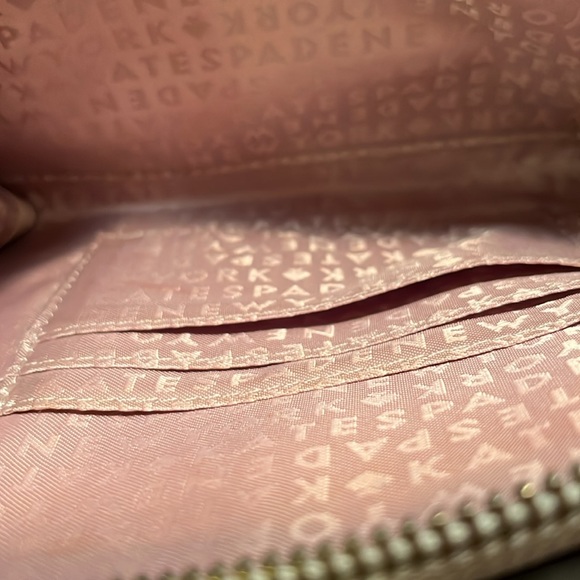 Kate Spade Wristlet in Pre Loved condition. It does have a bit of wear. - Picture 8 of 9